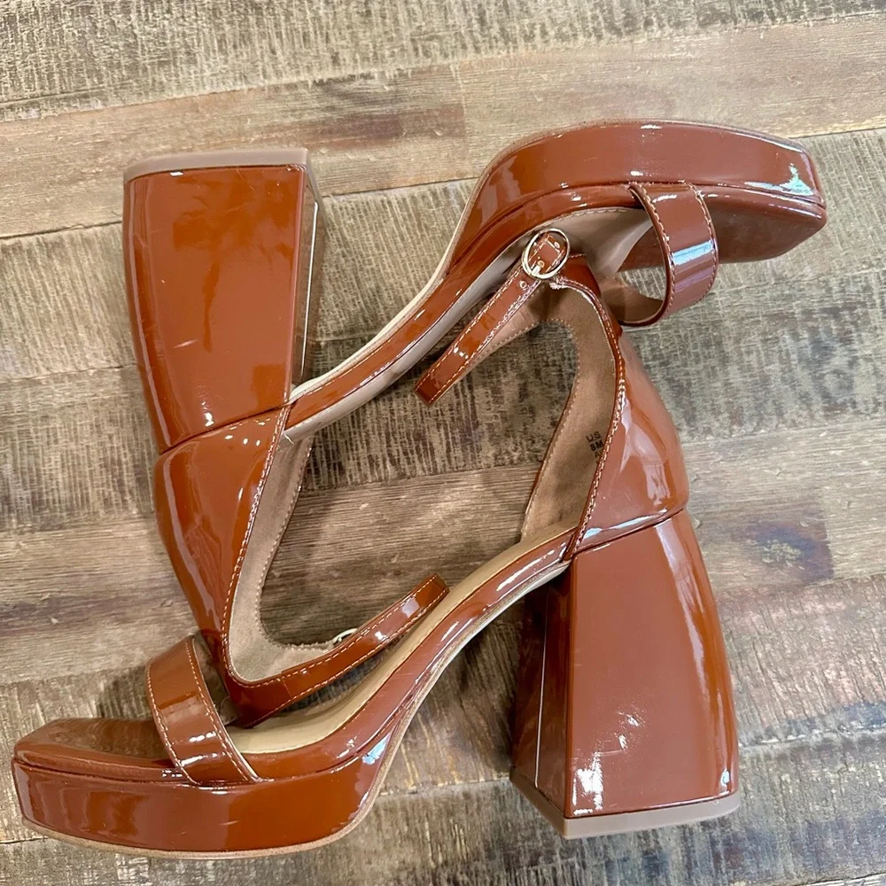 Circus by Sam Edelman Jardine Brown Block Heel Sandals - Picture 3 of 10